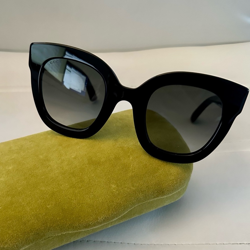 💥SOLD💥 Gucci Round Frame Star Sunglasses GG0208S Black